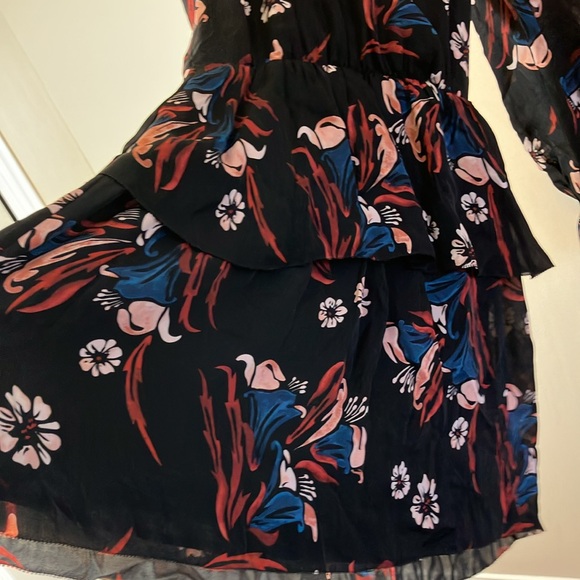 Joie Nour dress 100% silk floral ruffle mini dress size Medium - Picture 6 of 11